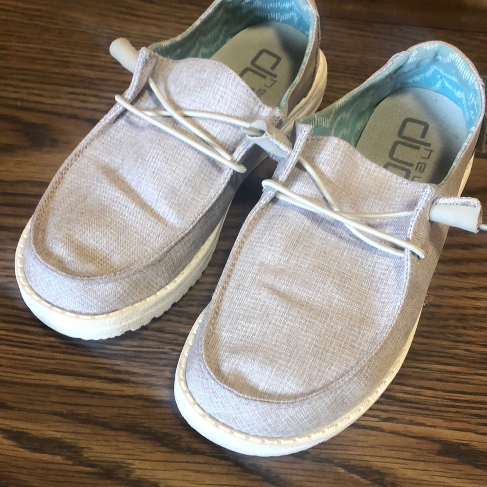 Hey dudes size 6